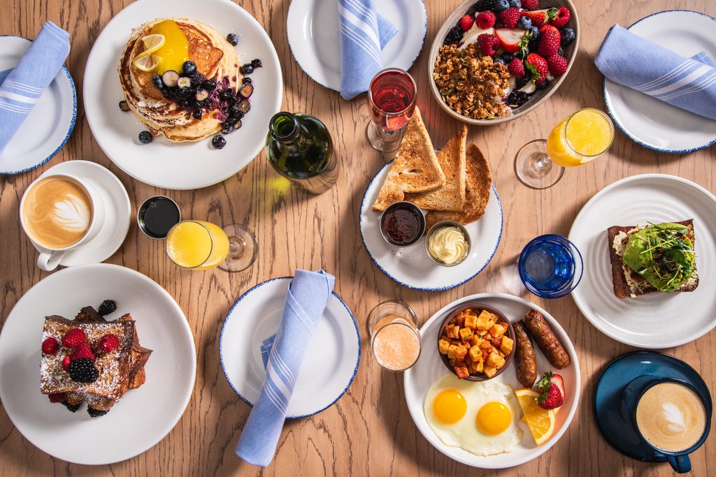 2024-11-19_Fora_Brunch_Group_26342